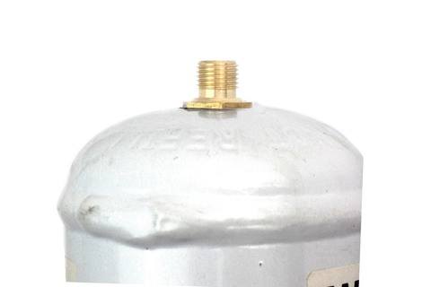 Foto della valvola su una bombola di CO2 usa e getta