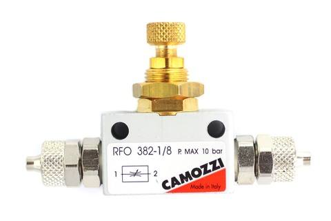 Foto del regolatore di flusso di precisione Camozzi con raccordi di compressione da 4/6 mm