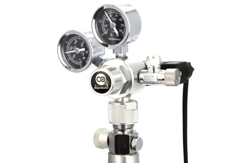 Regolatore di CO2 con solenoide e doppio manometro per valvole a cilindro verticale