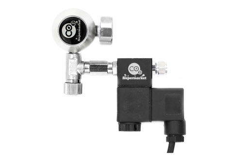 Foto che mostra il solenoide collegato al regolatore utilizzando un'estensione da 24 mm.