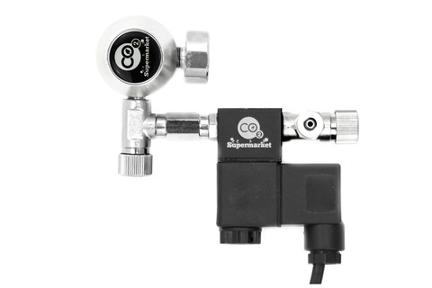 Foto di prolunga da 24mm che collega il regolatore al solenoide con ago.